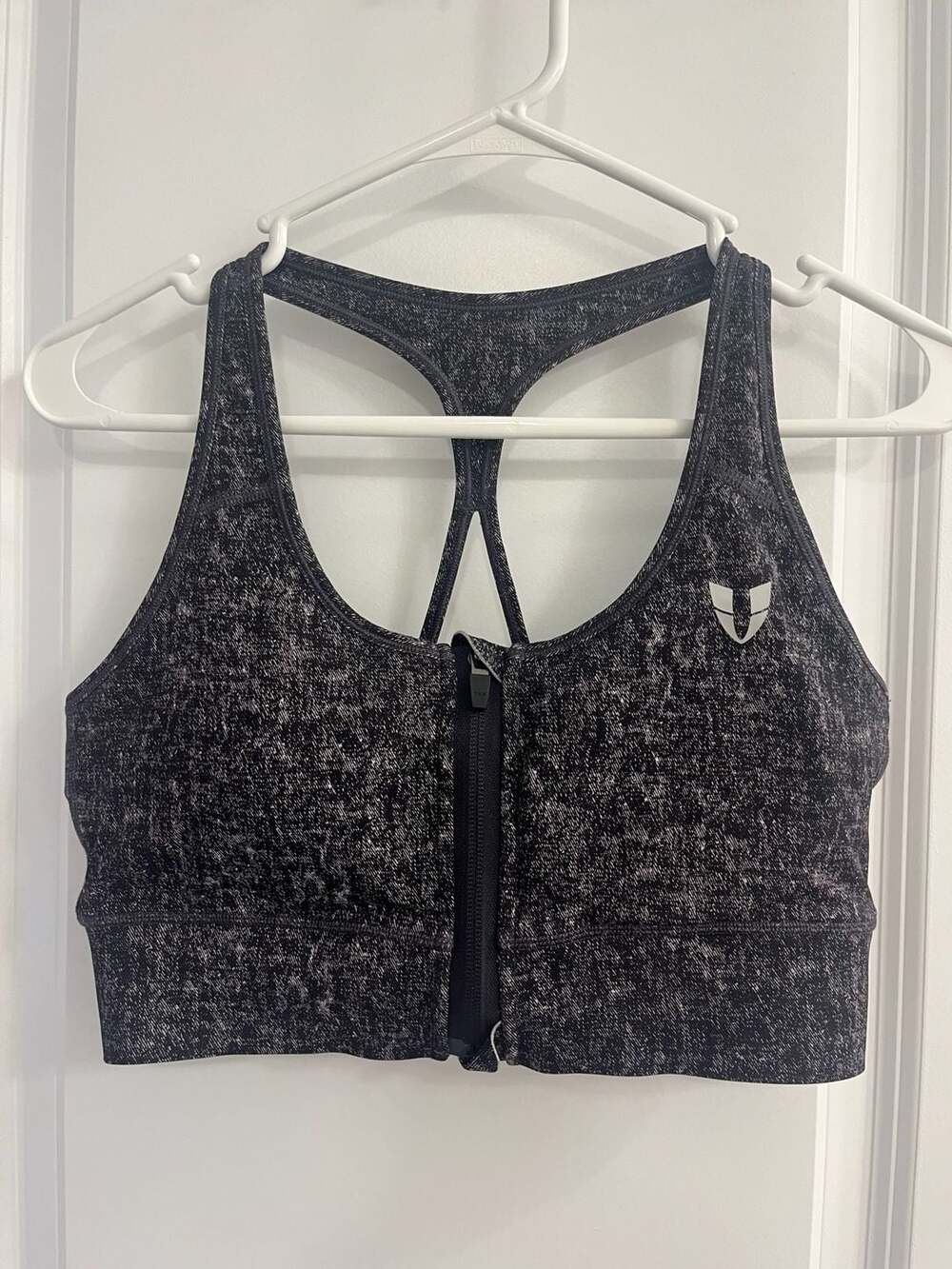 Firmabs Scoop Neck Zip-Front Sports Bra in Denim Black